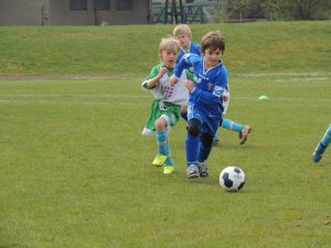 Sportpsychologie bei Kindern- und Jugendlichen bedeutet vor allem, spielerisch Talente zu fördern & Ressourcen aufzudecken. © pixabay | cece1