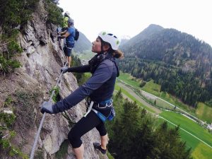 Auf den ersten Metern des Klettersteigs fiel es mir noch schwer nach unten zu blicken.